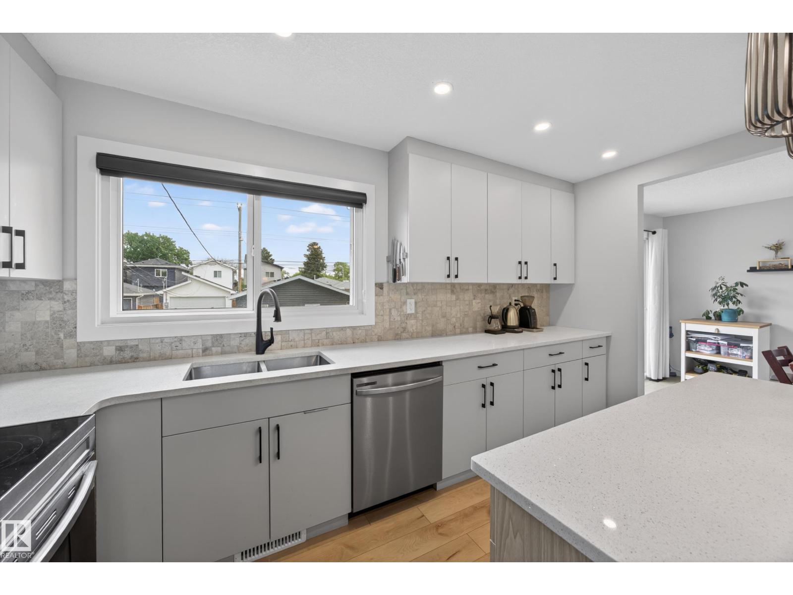 9915 154 ST NW - 5