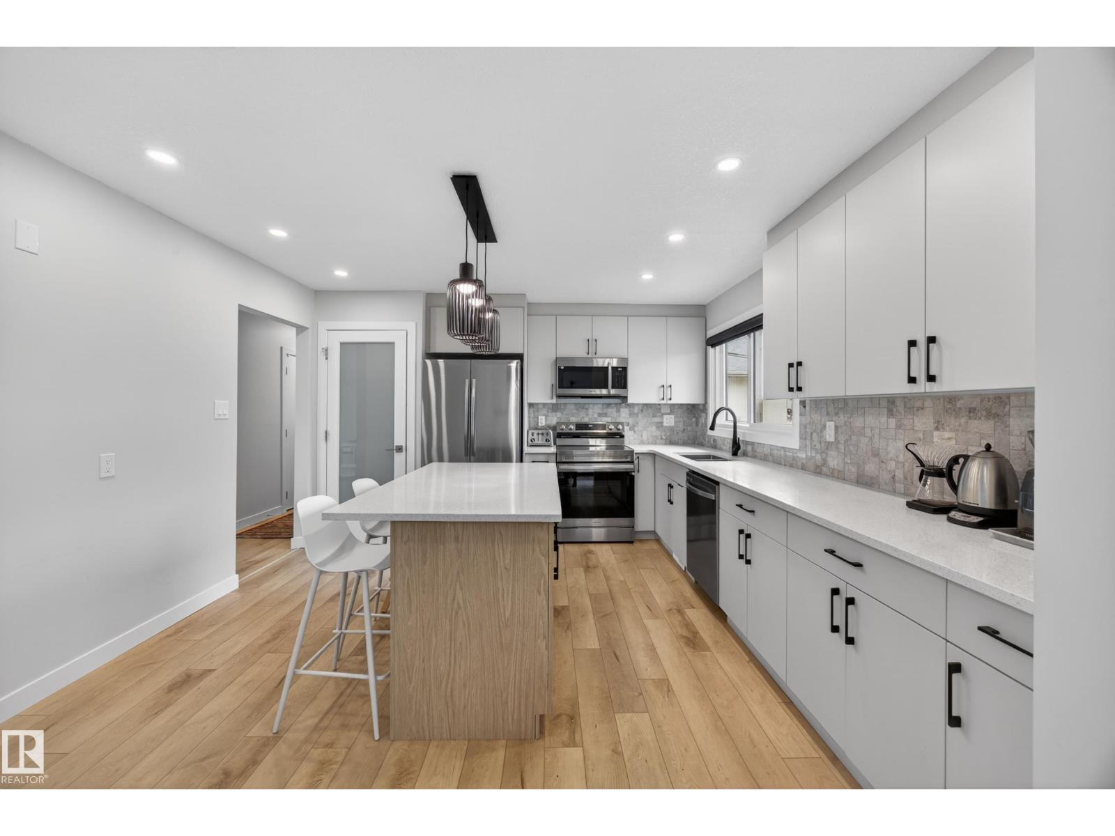 9915 154 ST NW - 8