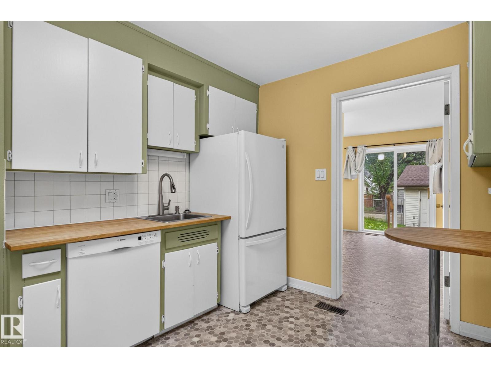 6261 112A Street NW - Photo 10