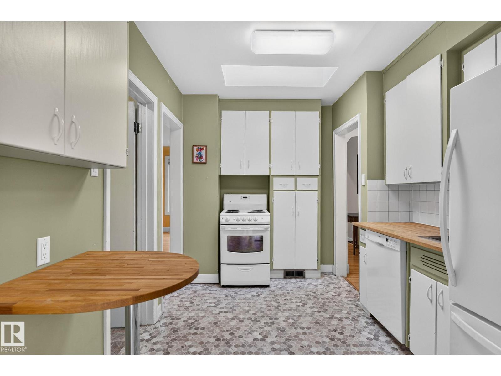 6261 112A ST NW - 11