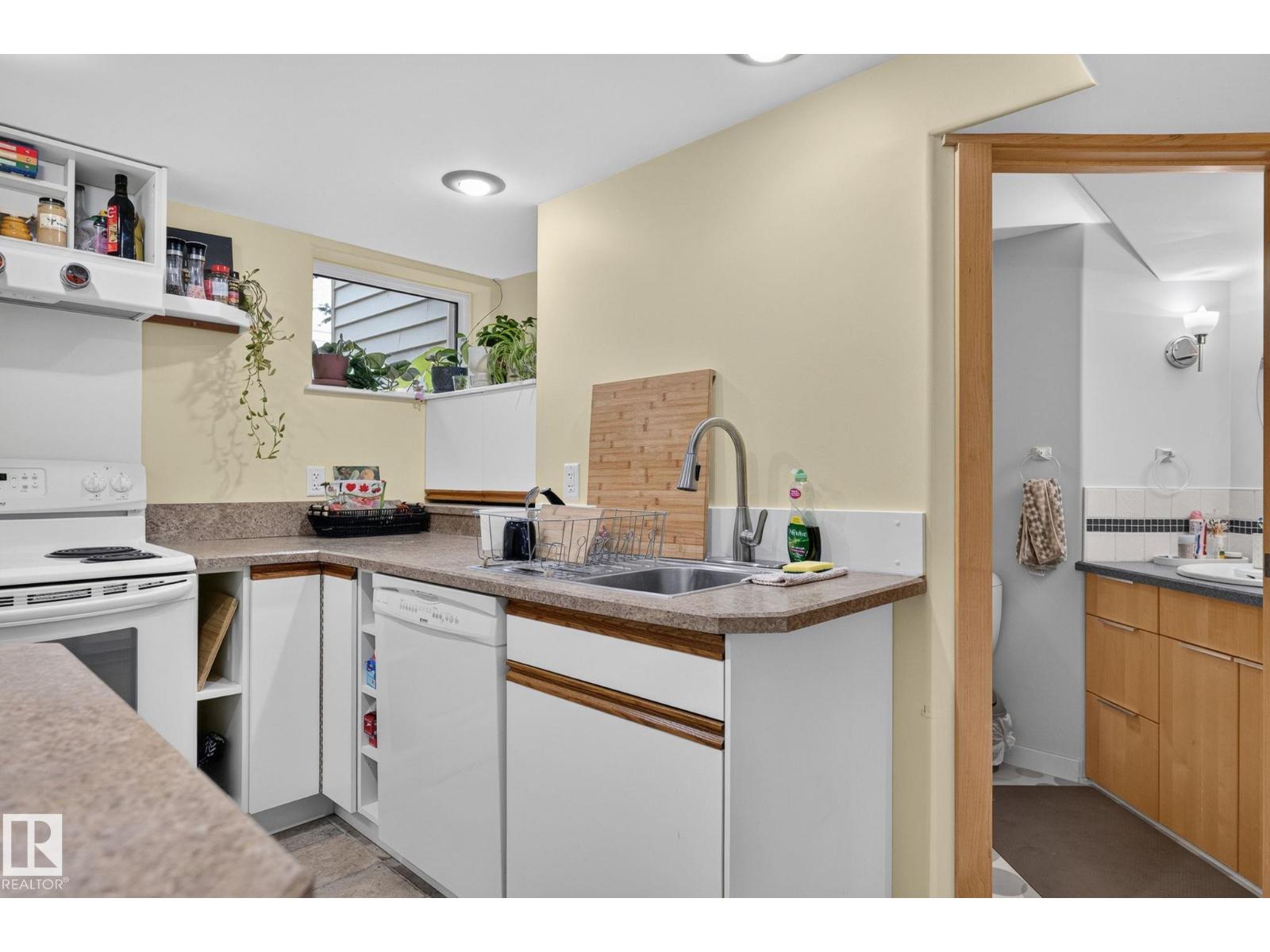 6261 112A ST NW - 32