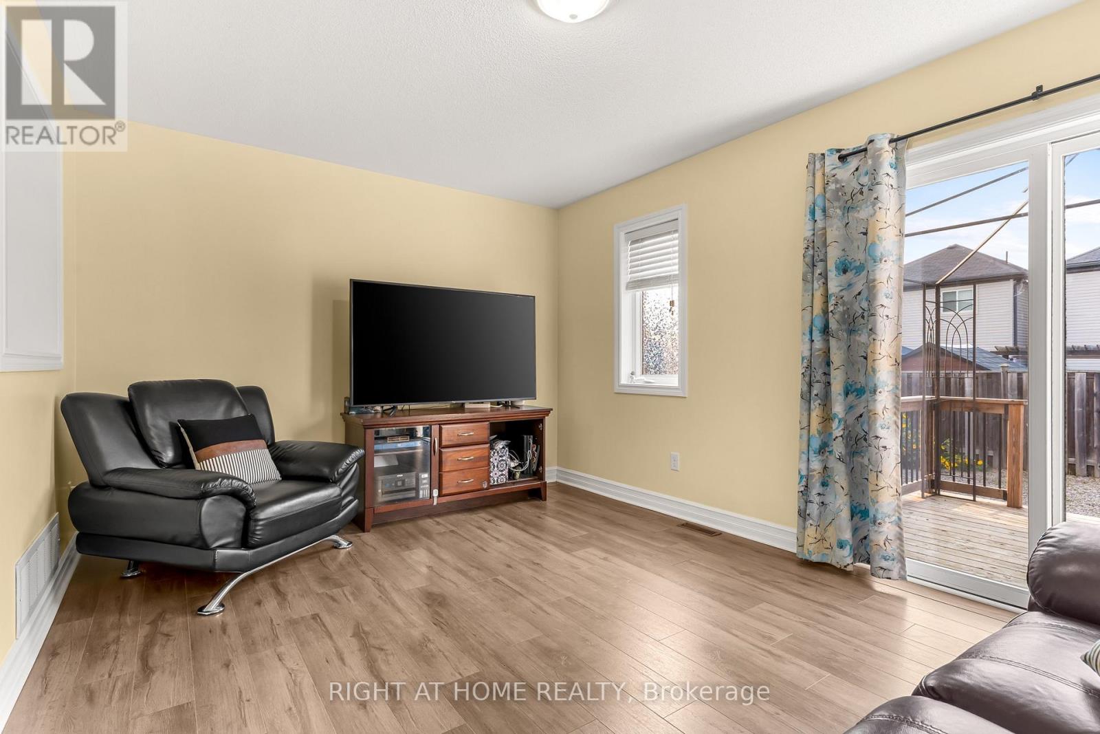 169 BANTING CRESCENT - 10