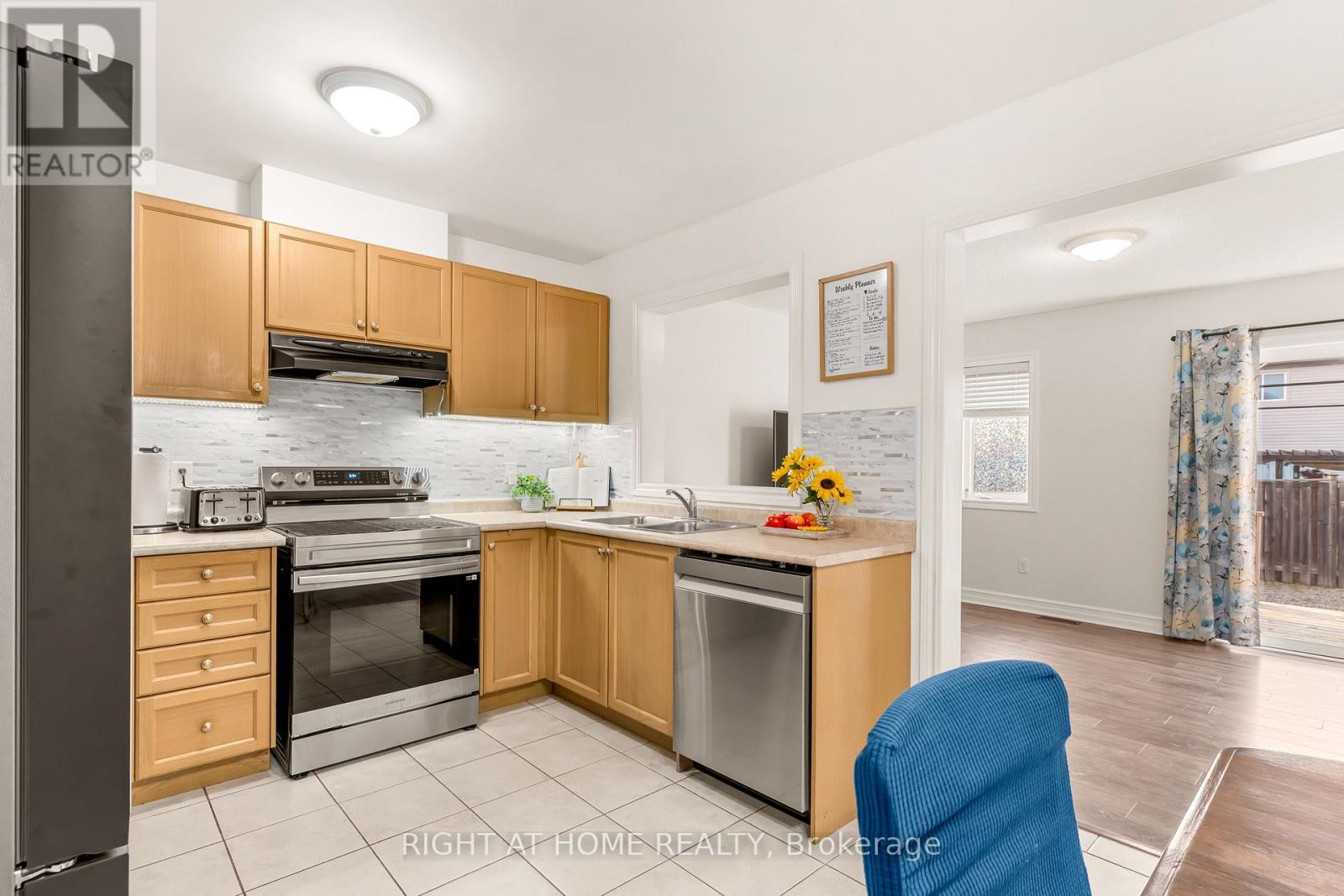 169 BANTING CRESCENT - 8