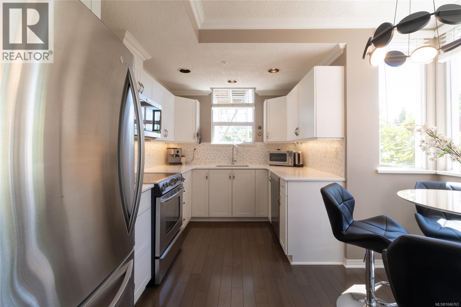 #201 380 Waterfront Cres - 15