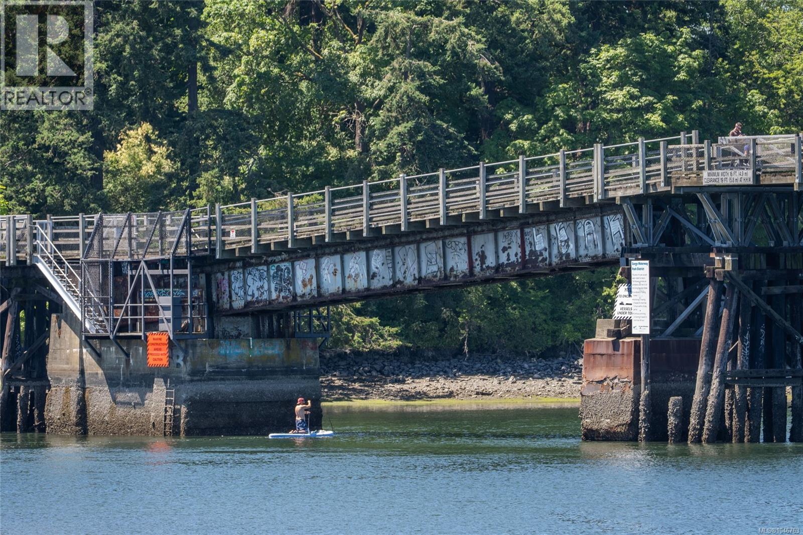 #201 380 Waterfront Cres - Image 31