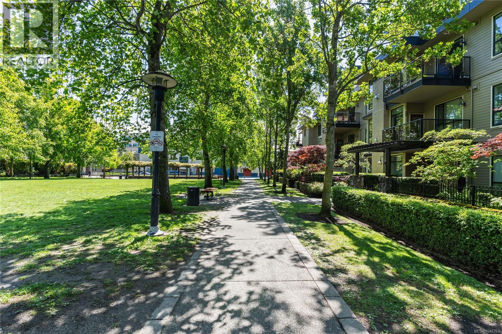 #201 380 Waterfront Cres - Image 35