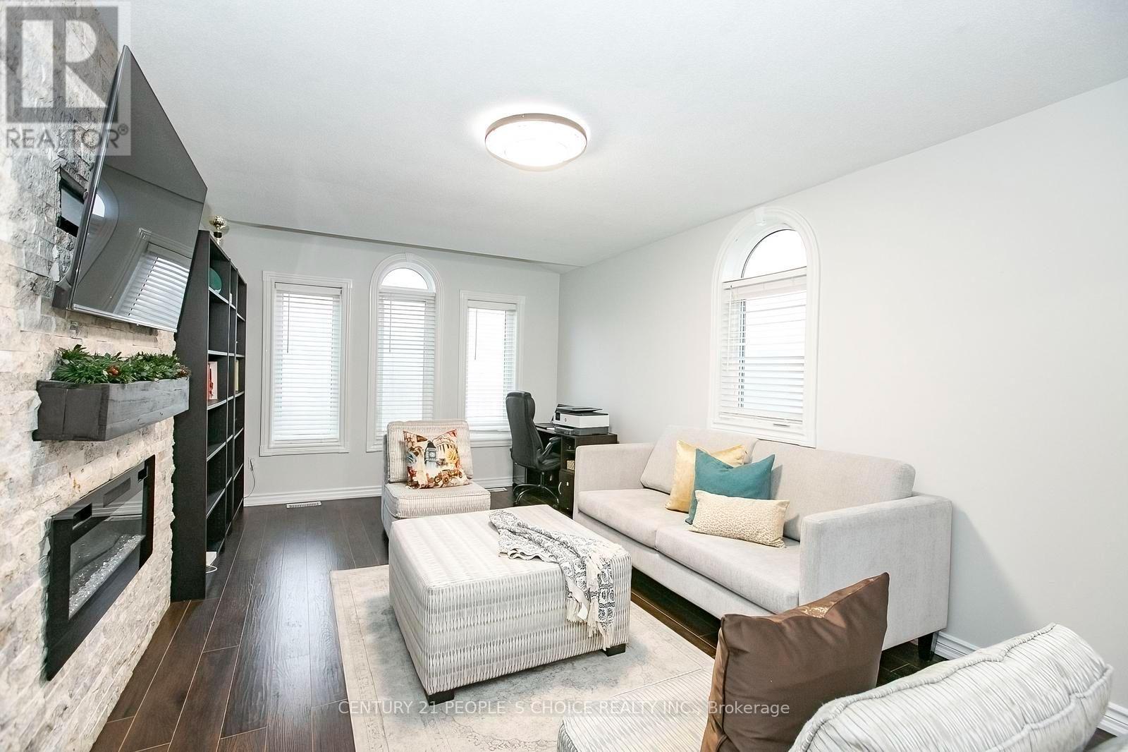 90 WHITE TAIL CRESCENT - 27