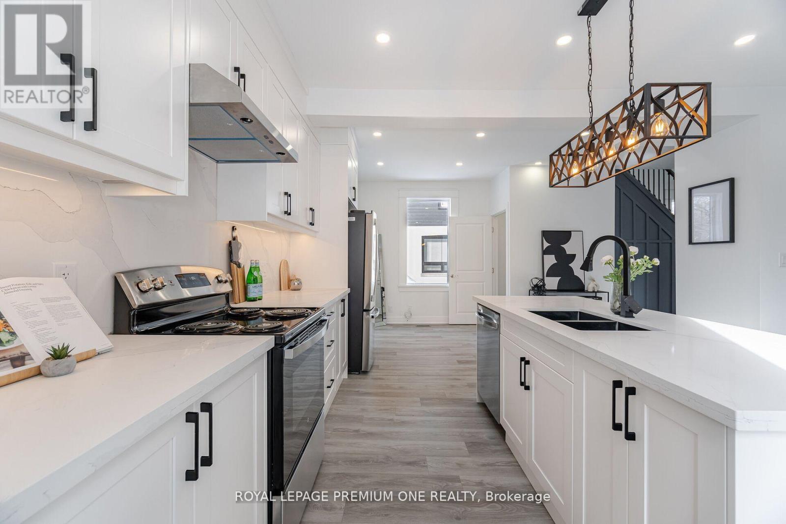 71 MILL STREET S - 12