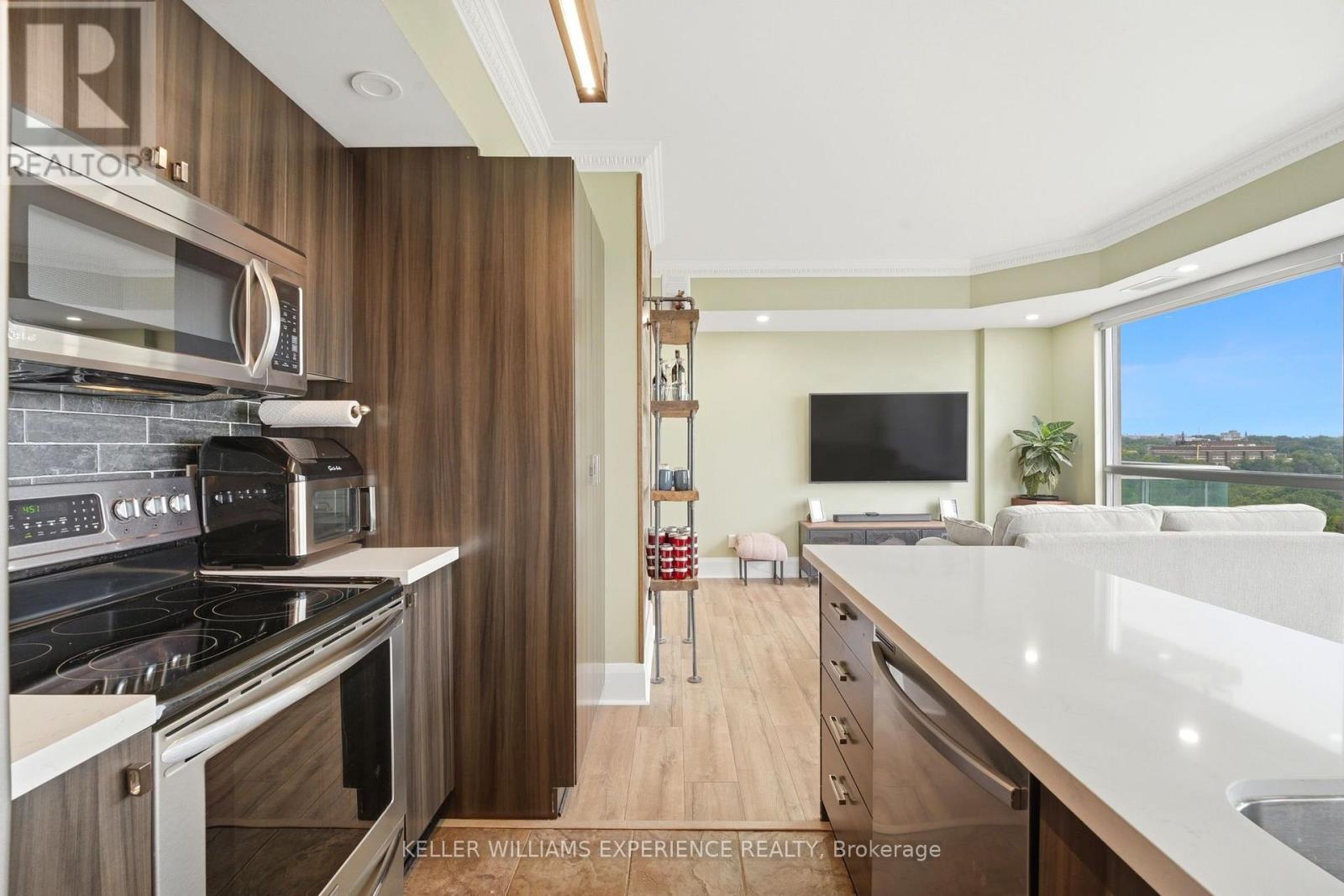 #903 2464 WESTON ROAD - 14