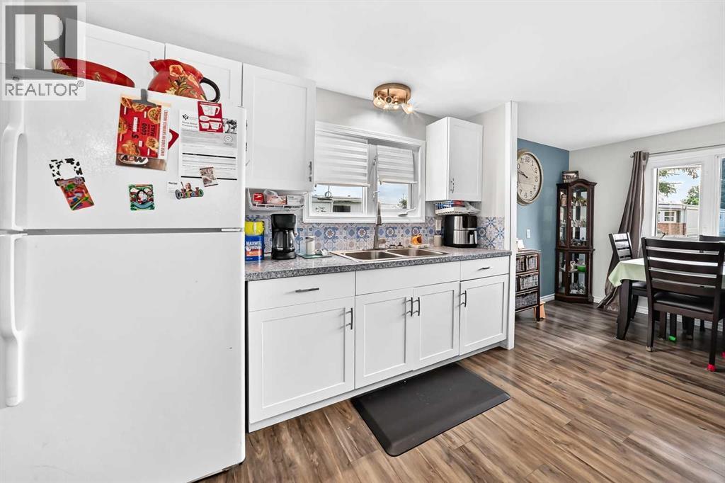 6017 52 Avenue - Photo 11