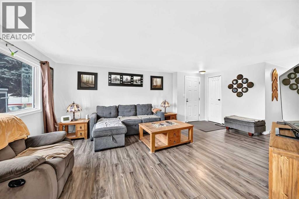 6017 52 Avenue - Photo 5