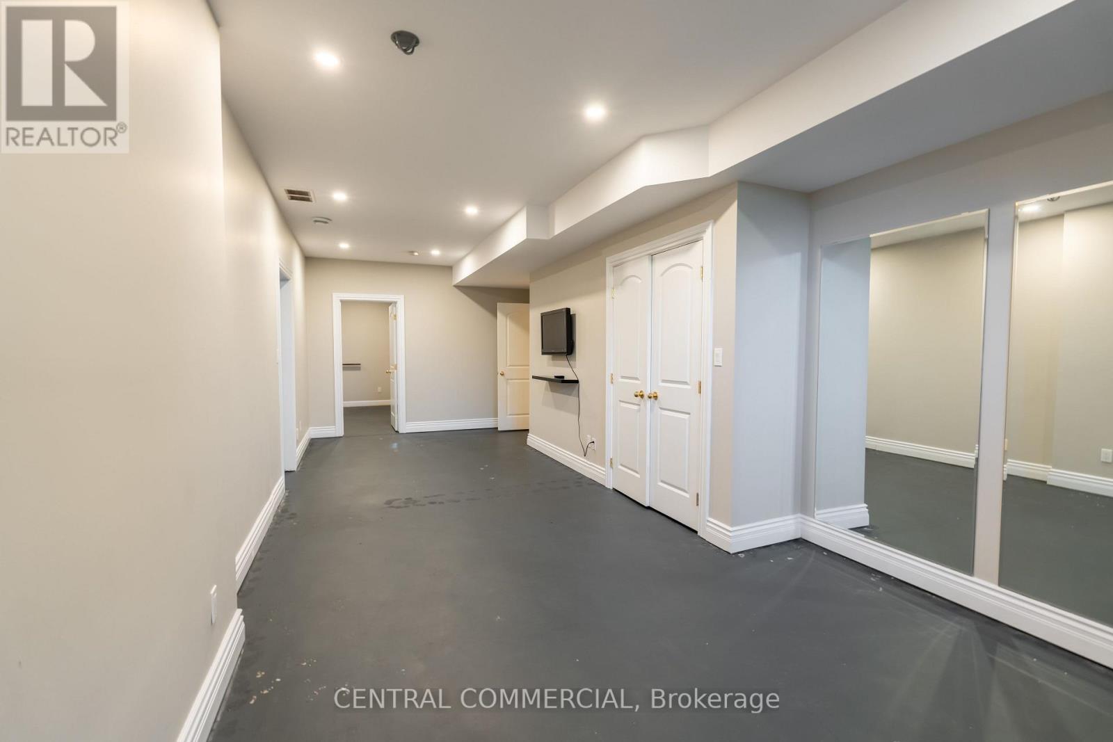 4266 BLUEPOINT DRIVE - 44