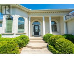 4266 Bluepoint Drive, Plympton Wyoming, ON N0N1J6 Photo 12
