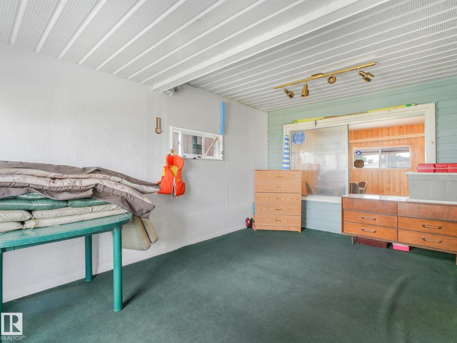 5811 51 Avenue - Photo 33