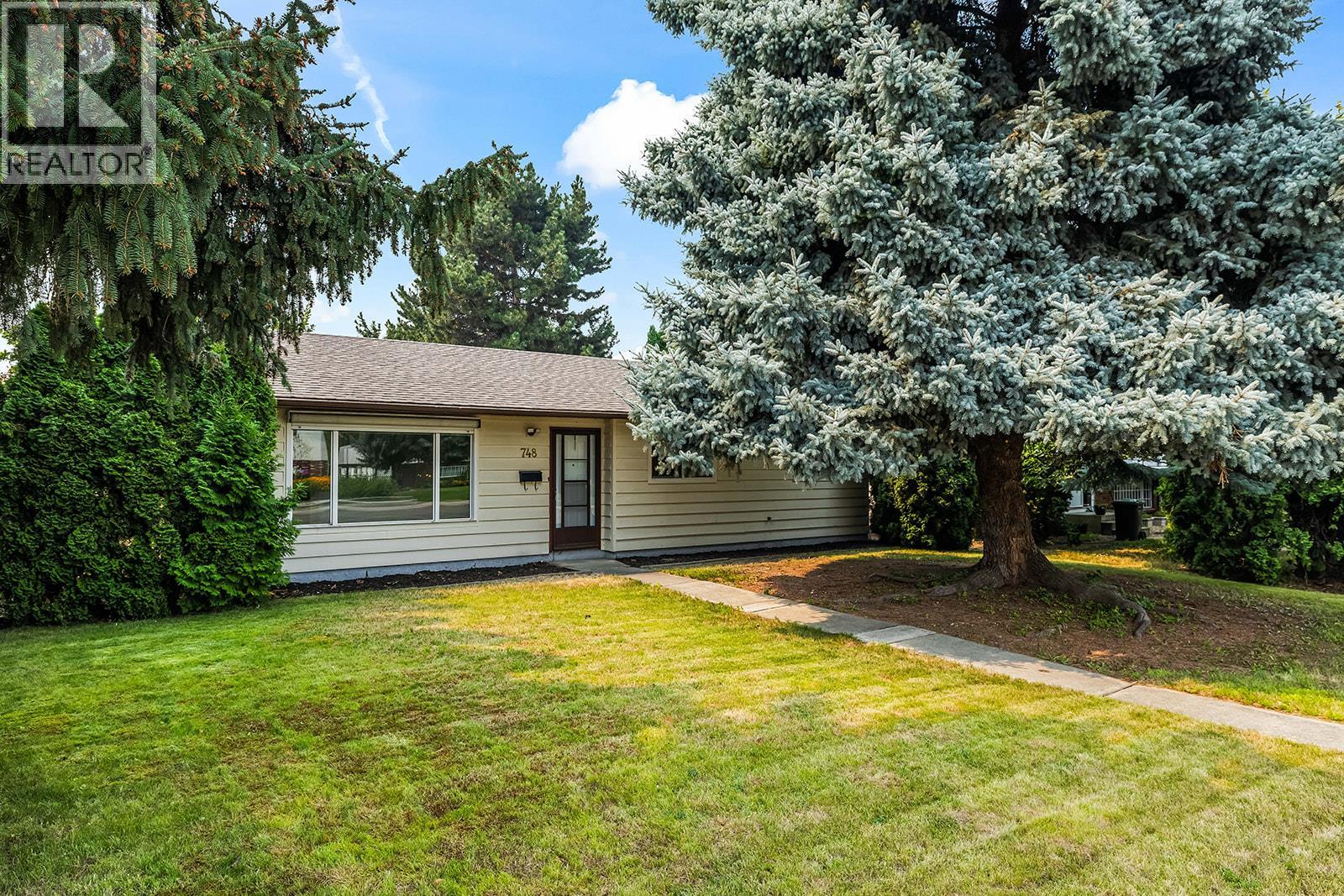 748 Hollywood Road N, Kelowna