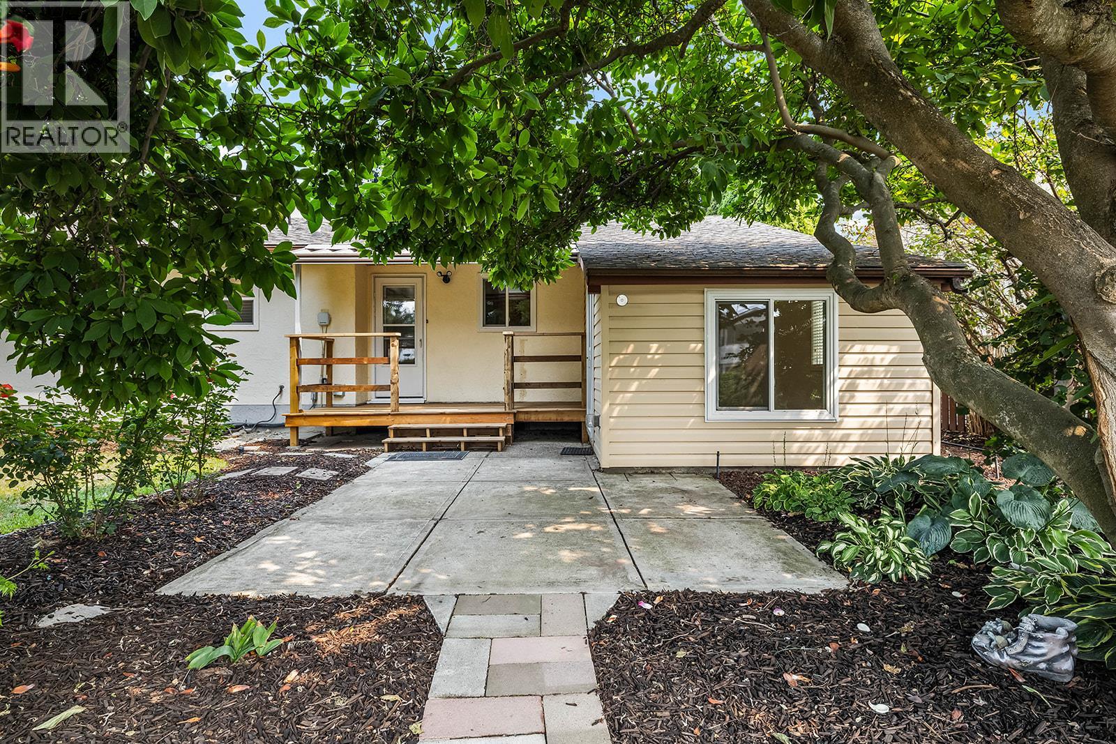 748 Hollywood Road N, Kelowna