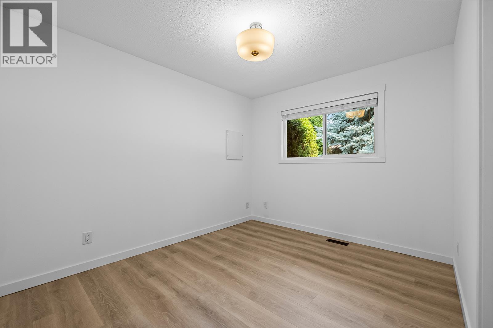 748 Hollywood Road N, Kelowna