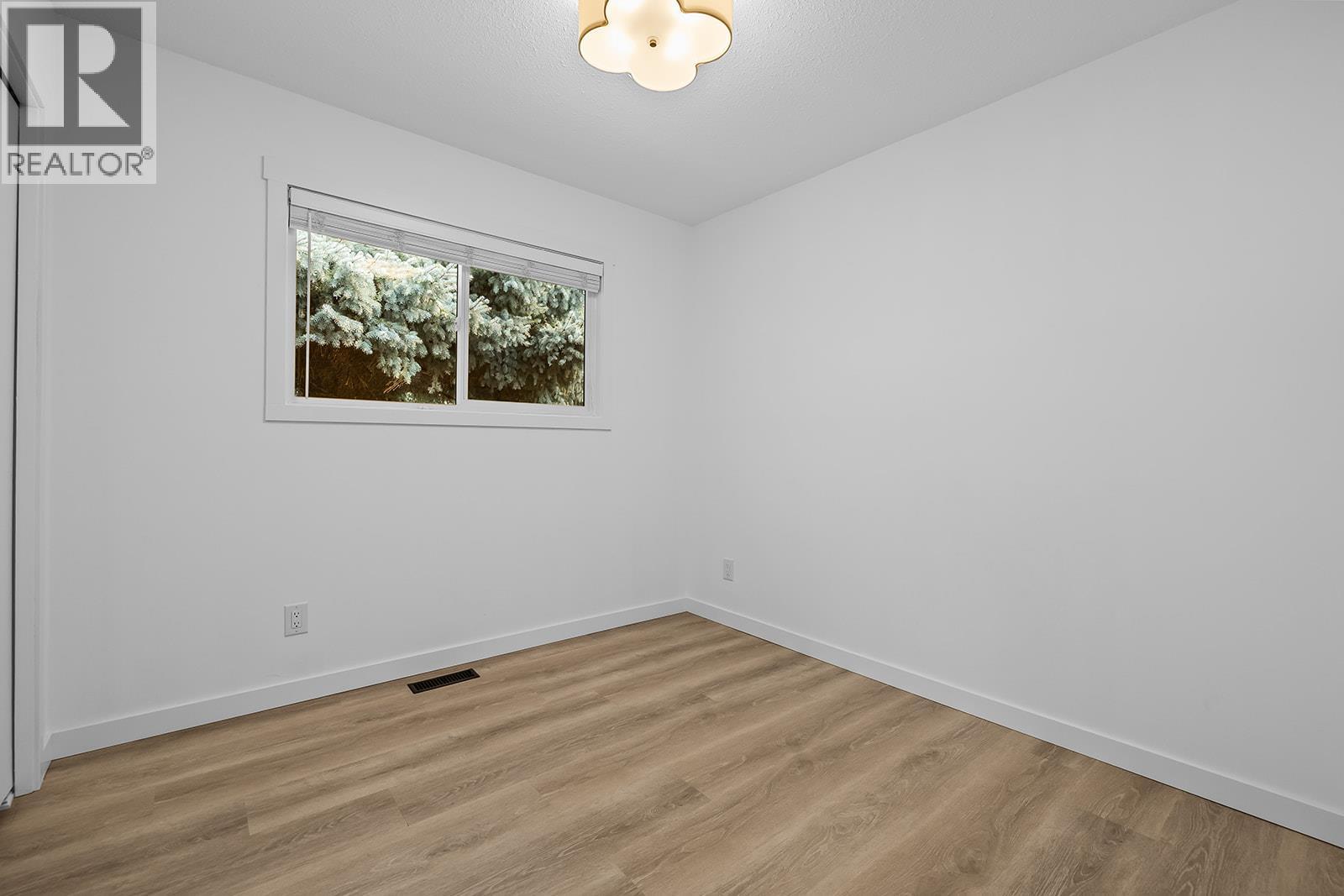 748 Hollywood Road N, Kelowna