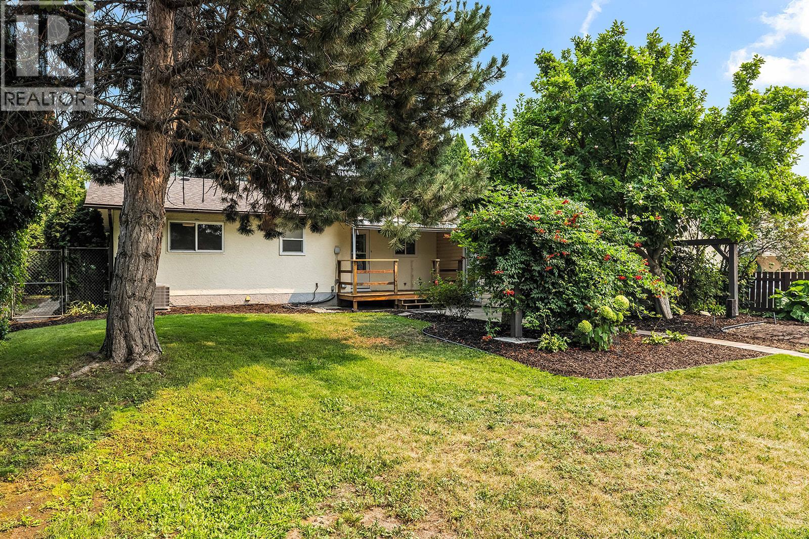 748 Hollywood Road N, Kelowna