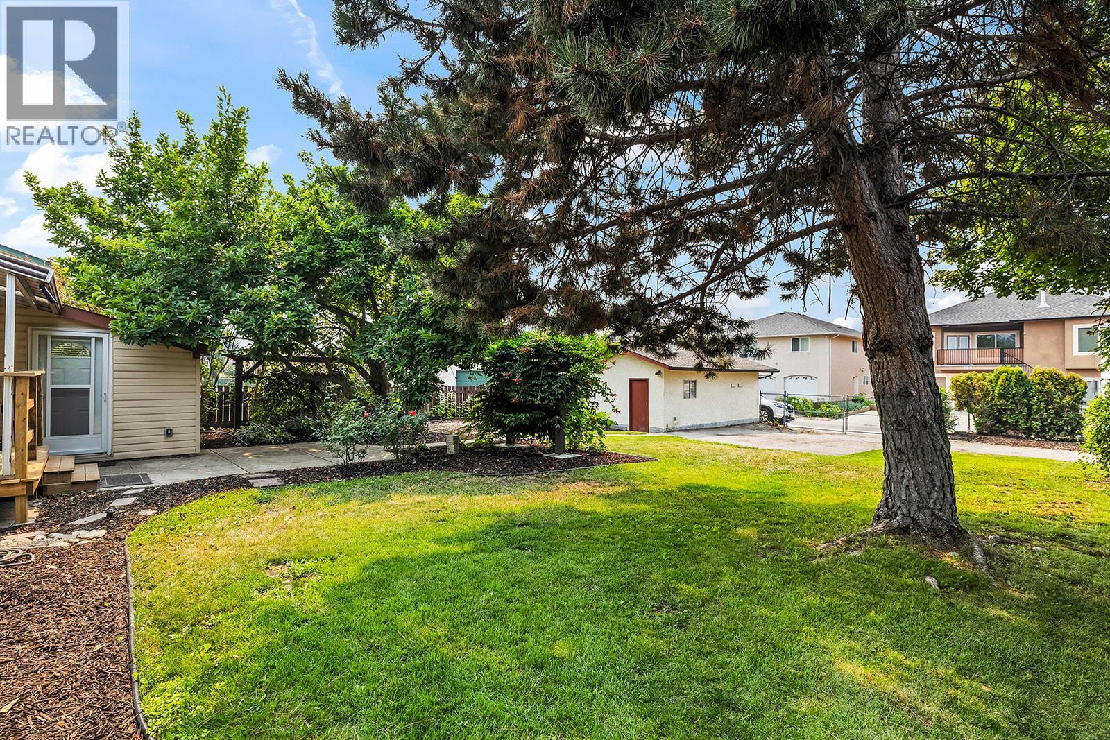 748 Hollywood Road N, Kelowna