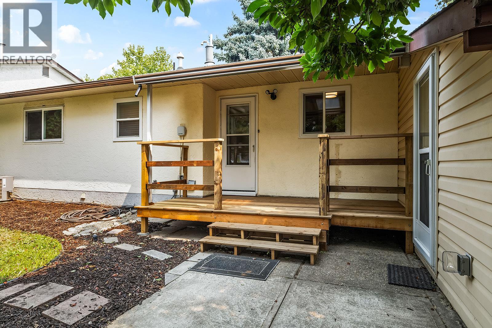 748 Hollywood Road N, Kelowna