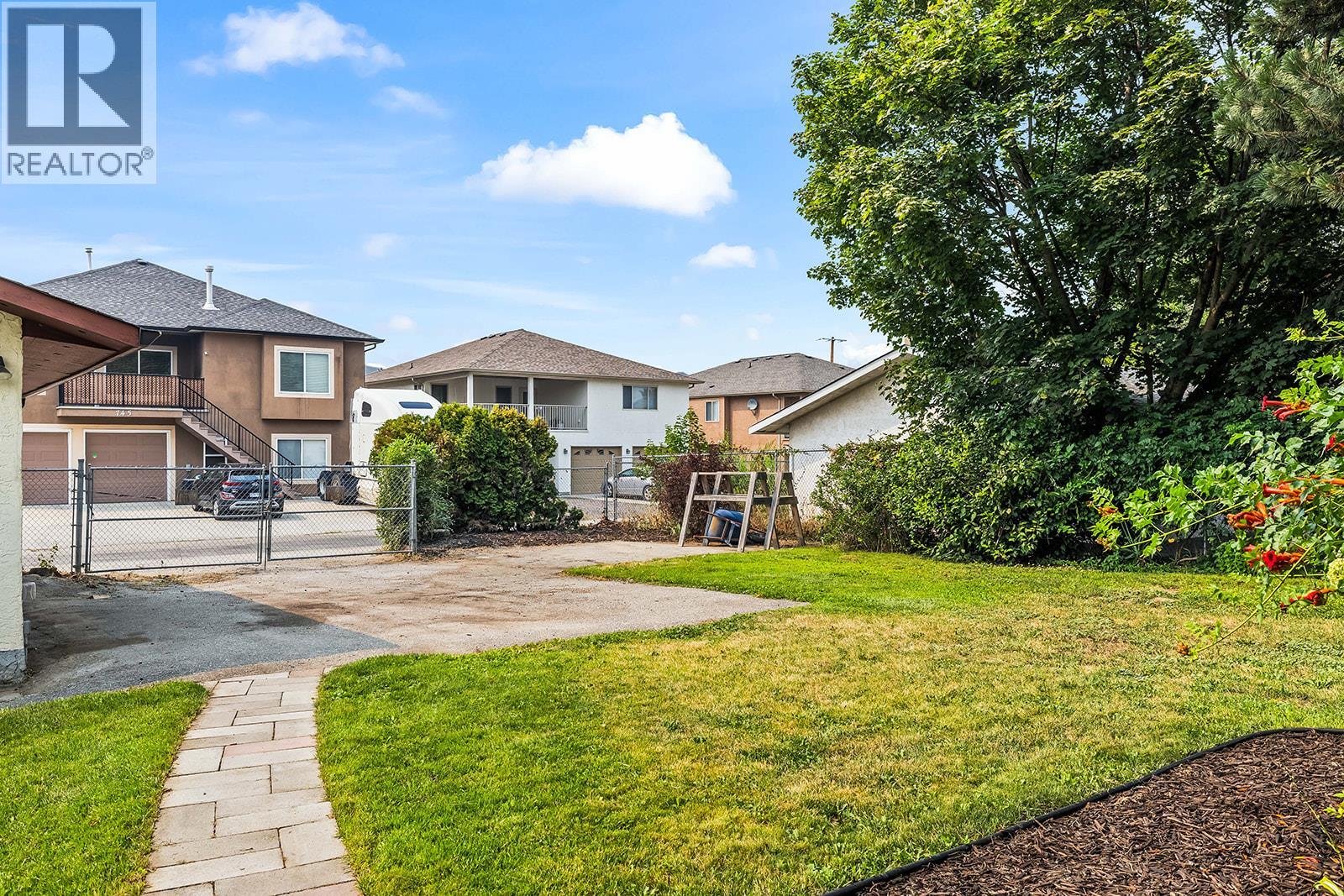748 Hollywood Road N, Kelowna