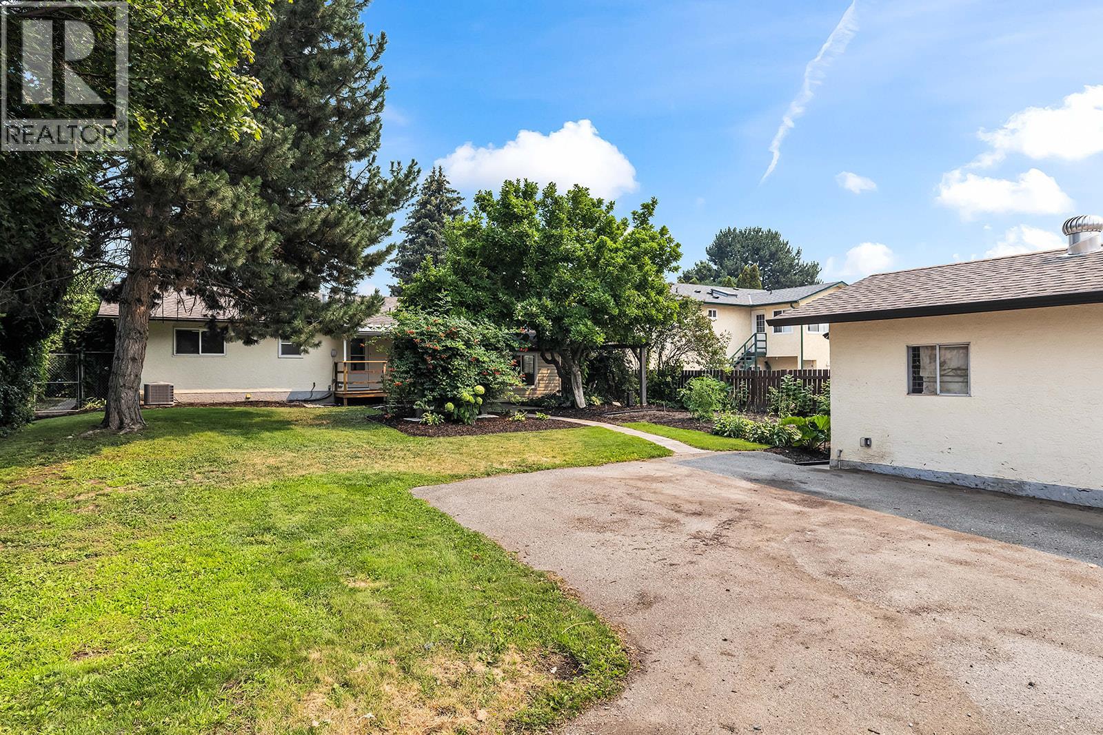 748 Hollywood Road N, Kelowna