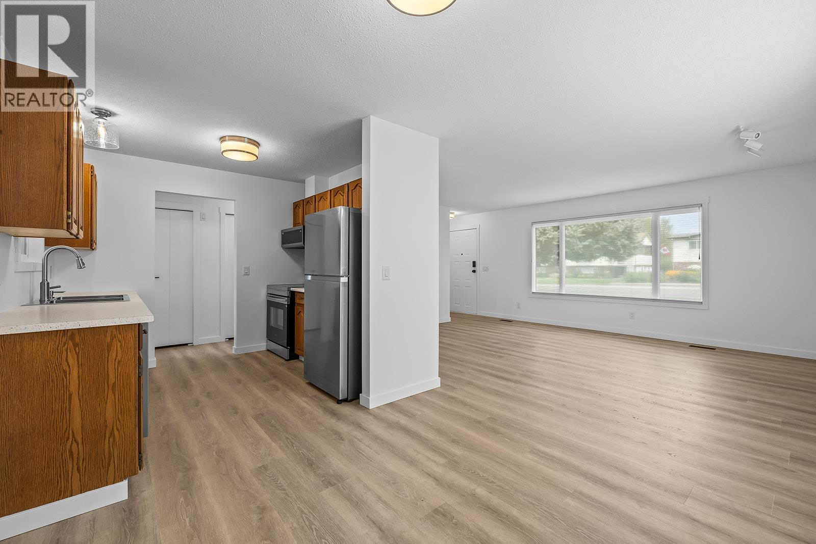 748 Hollywood Road N, Kelowna