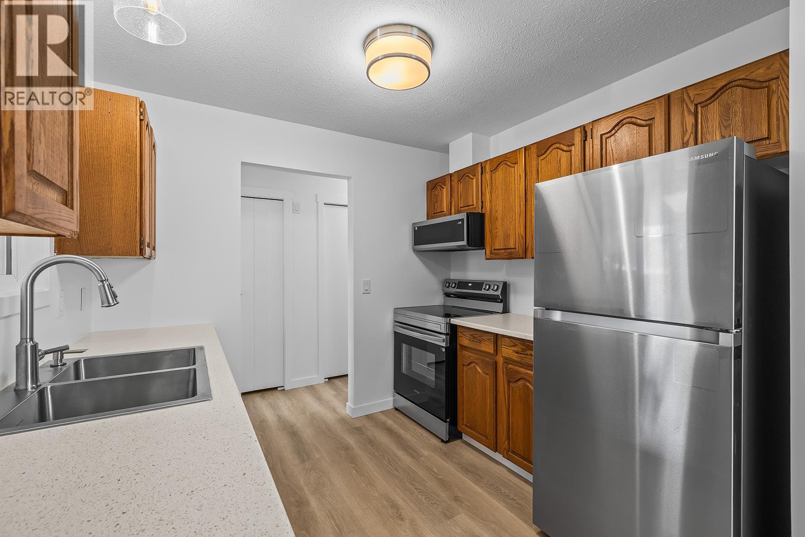 748 Hollywood Road N, Kelowna
