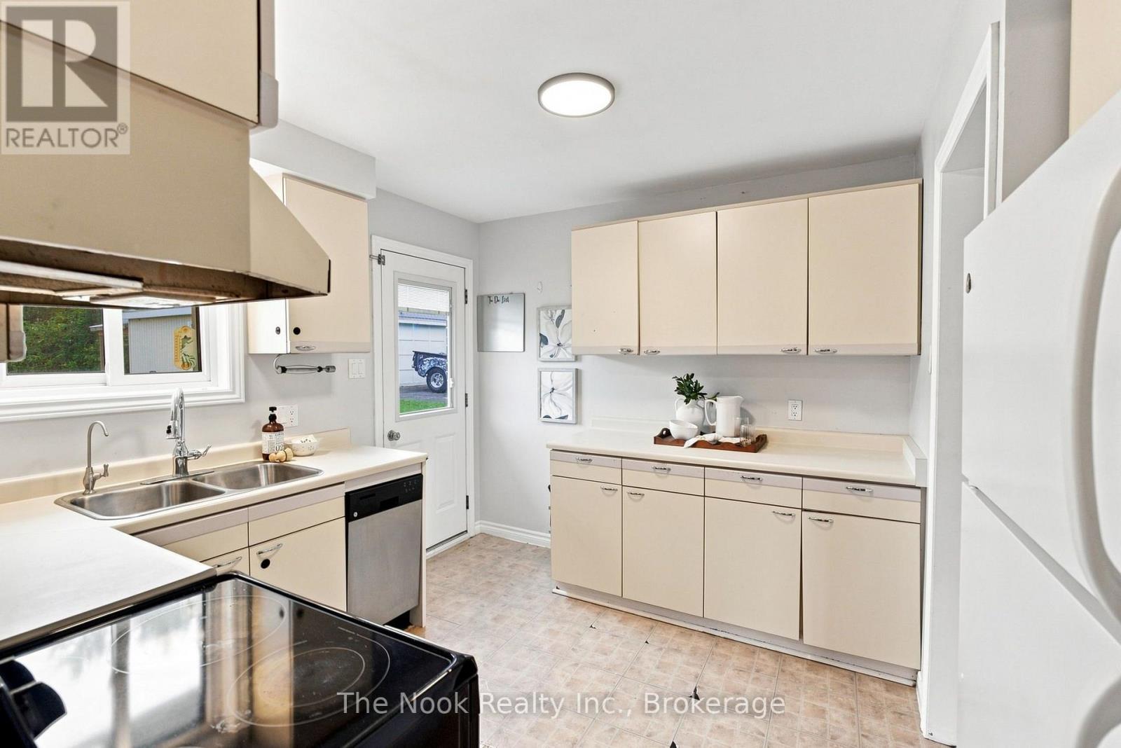 24 CEDAR RIDGE DRIVE - Image 18