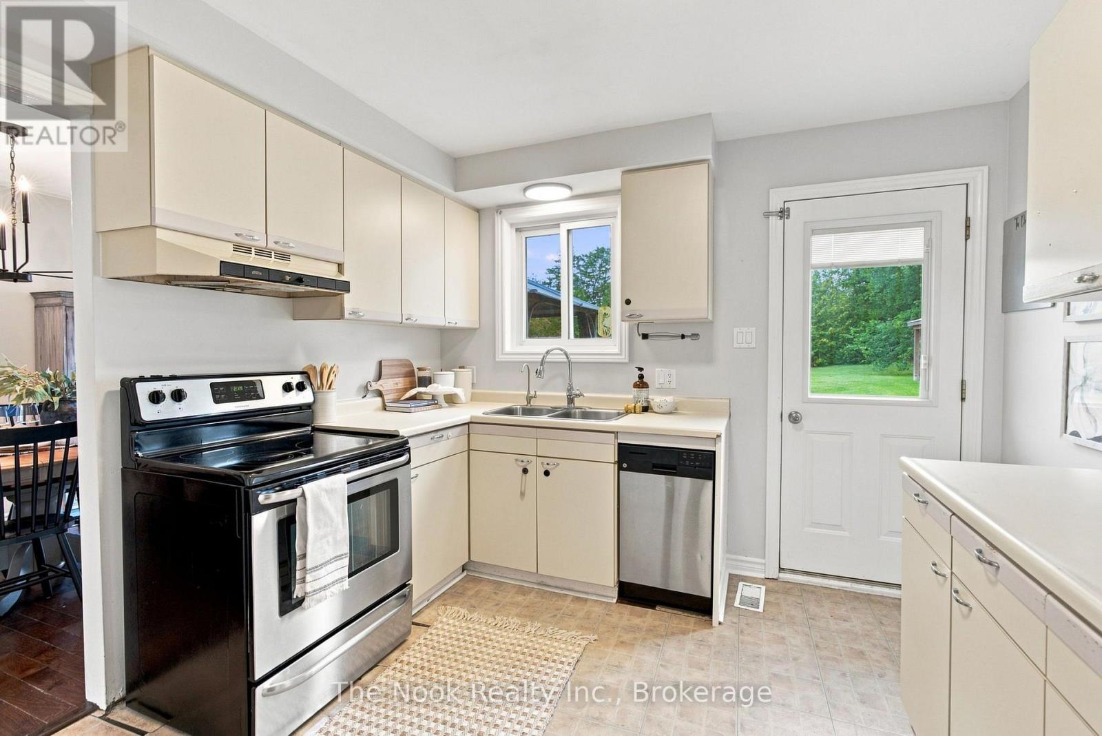 24 CEDAR RIDGE DRIVE - 19