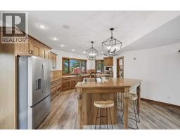 Family room - 39222 Highway 20, Rural Lacombe County, AB T0C0J0 Photo 13