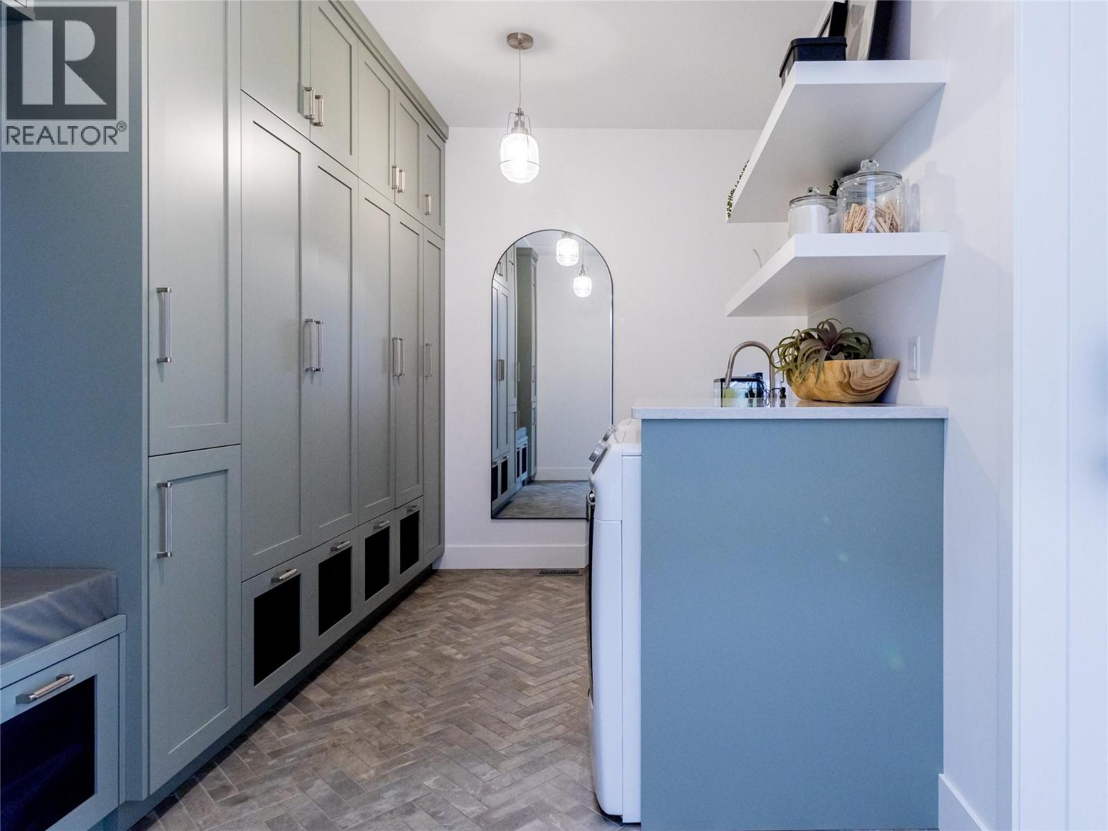 1925 35 Street NE - 33