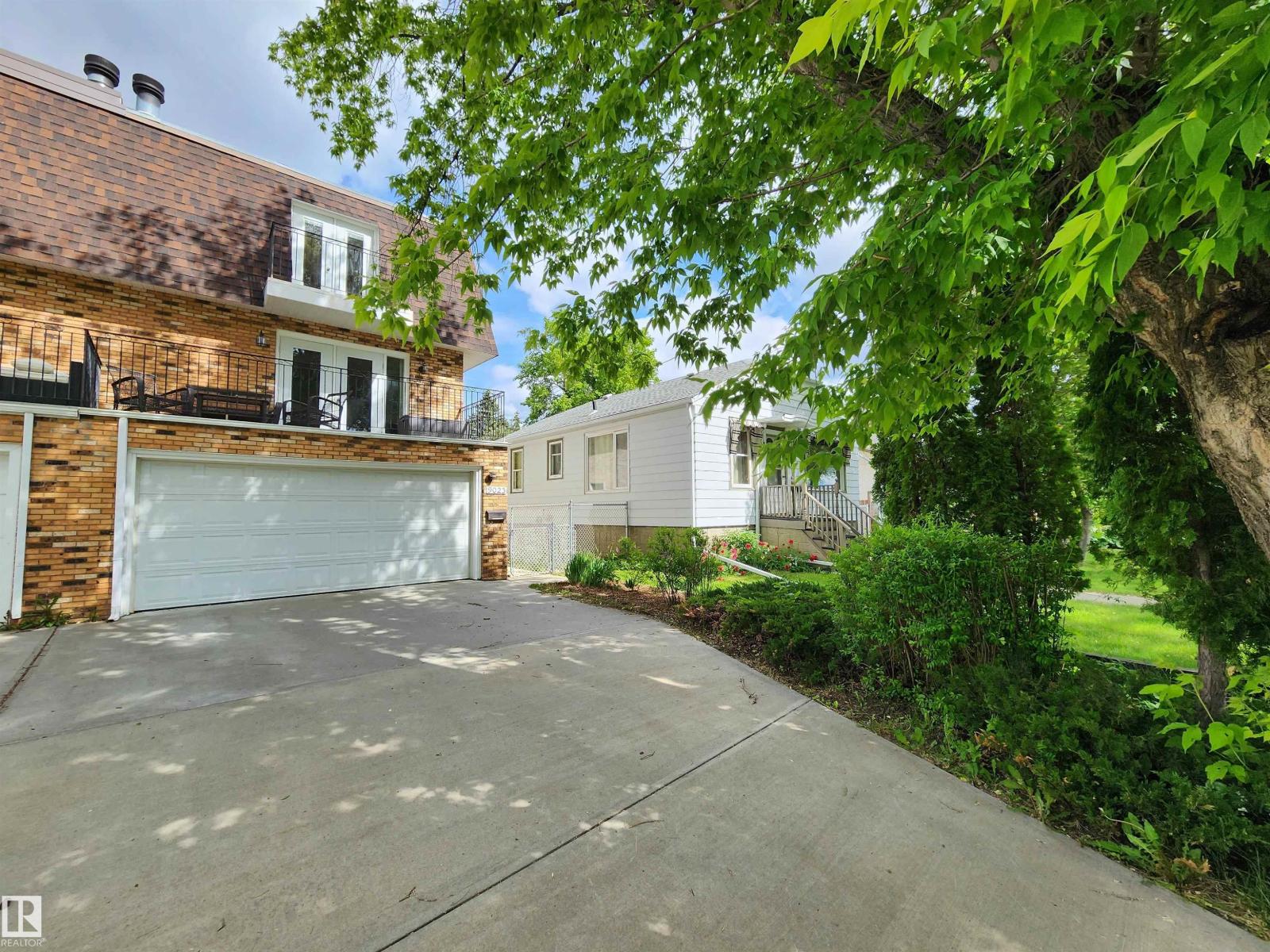 9023 95 ST NW - 3
