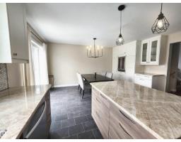 9023 95 St Nw, Edmonton, AB T6C3W7 Photo 9