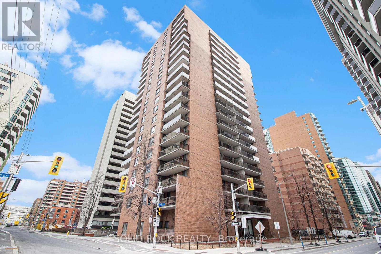 #1204 475 LAURIER AVENUE W - 1