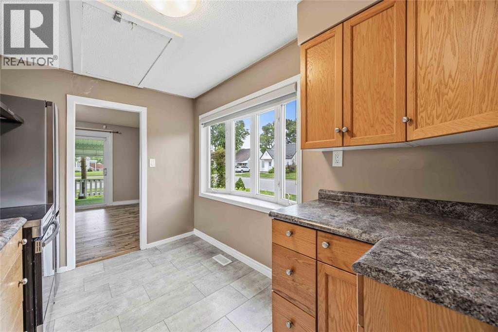 641 MAPLE AVENUE - 13