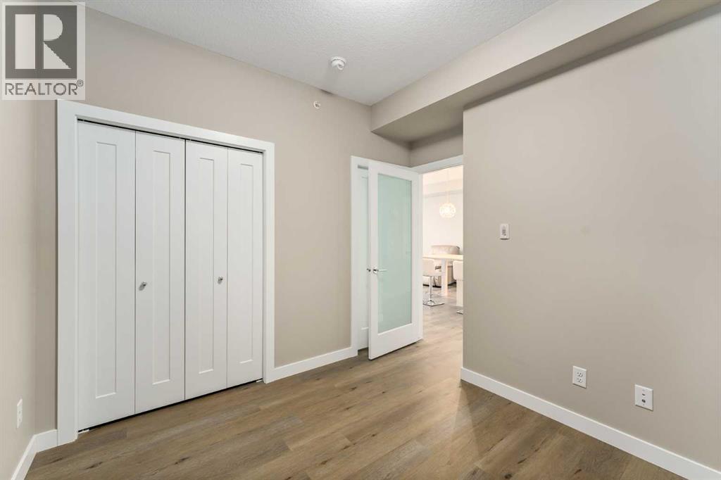 #410 35 Walgrove Walk SE - 17
