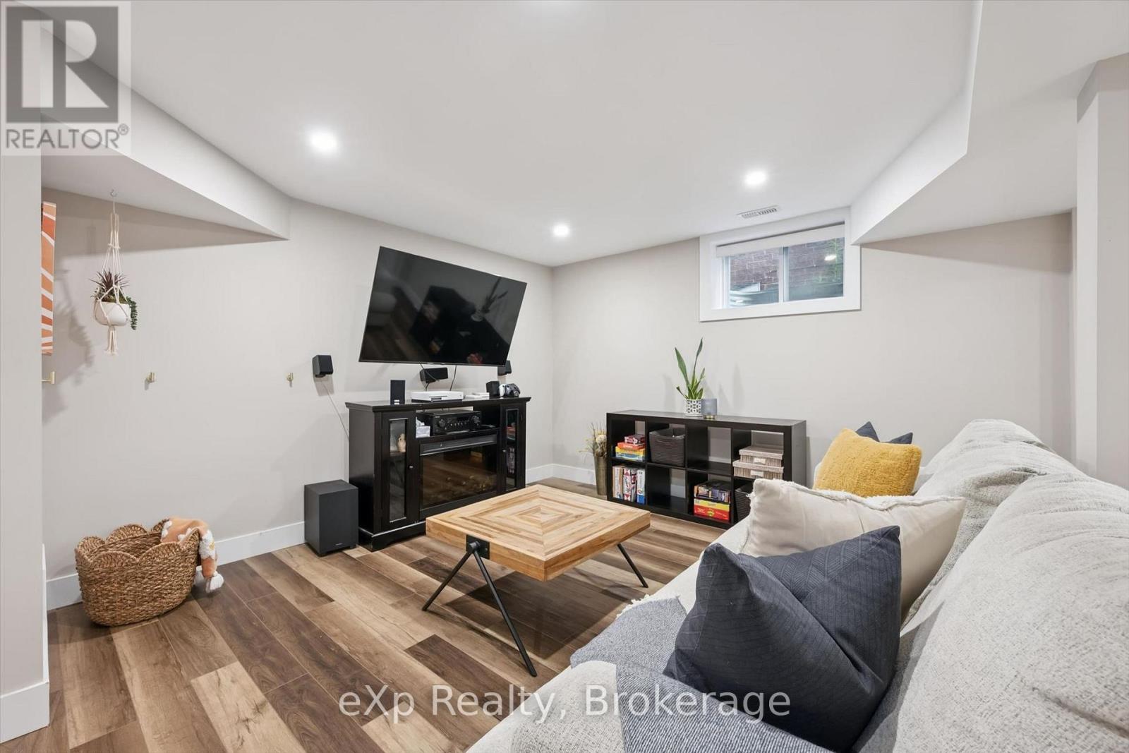 41 WESTRA DRIVE - Image 29