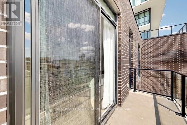 #405 128 FAIRVIEW MALL DRIVE - 25