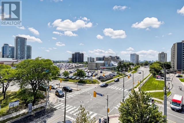 #405 128 FAIRVIEW MALL DRIVE - Image 28