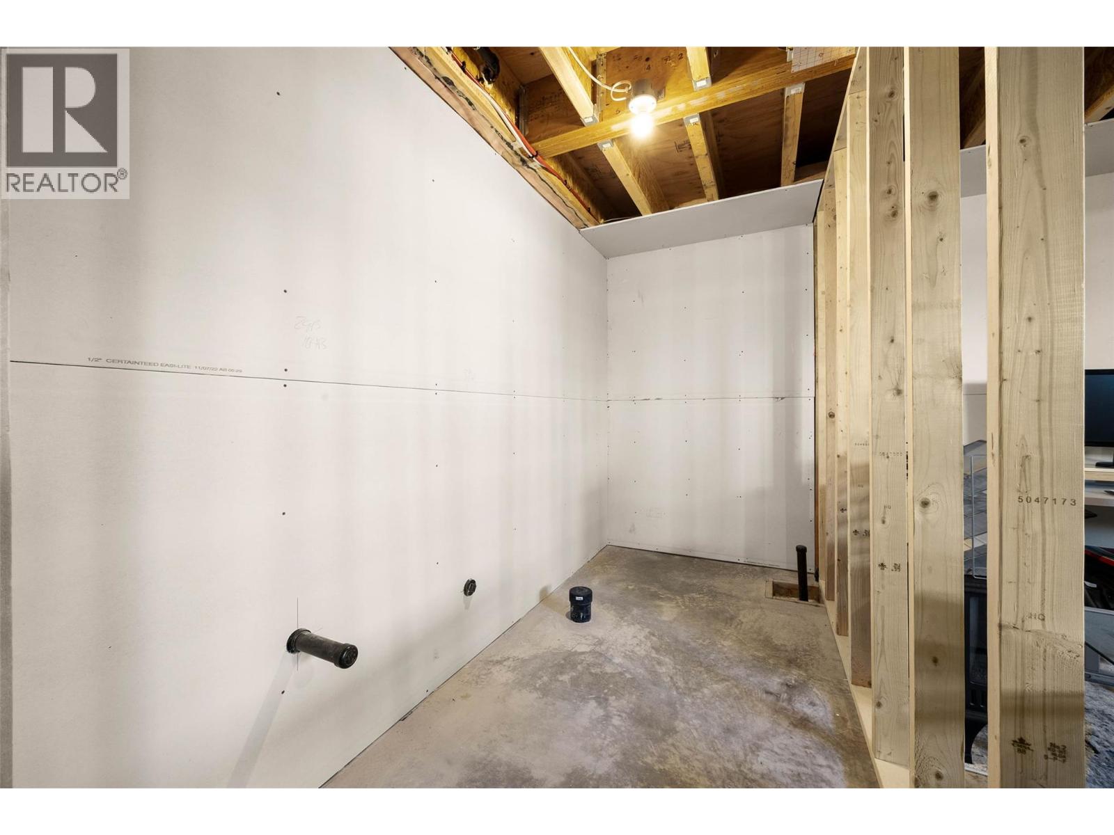#102 321 CENTRE Avenue - 20