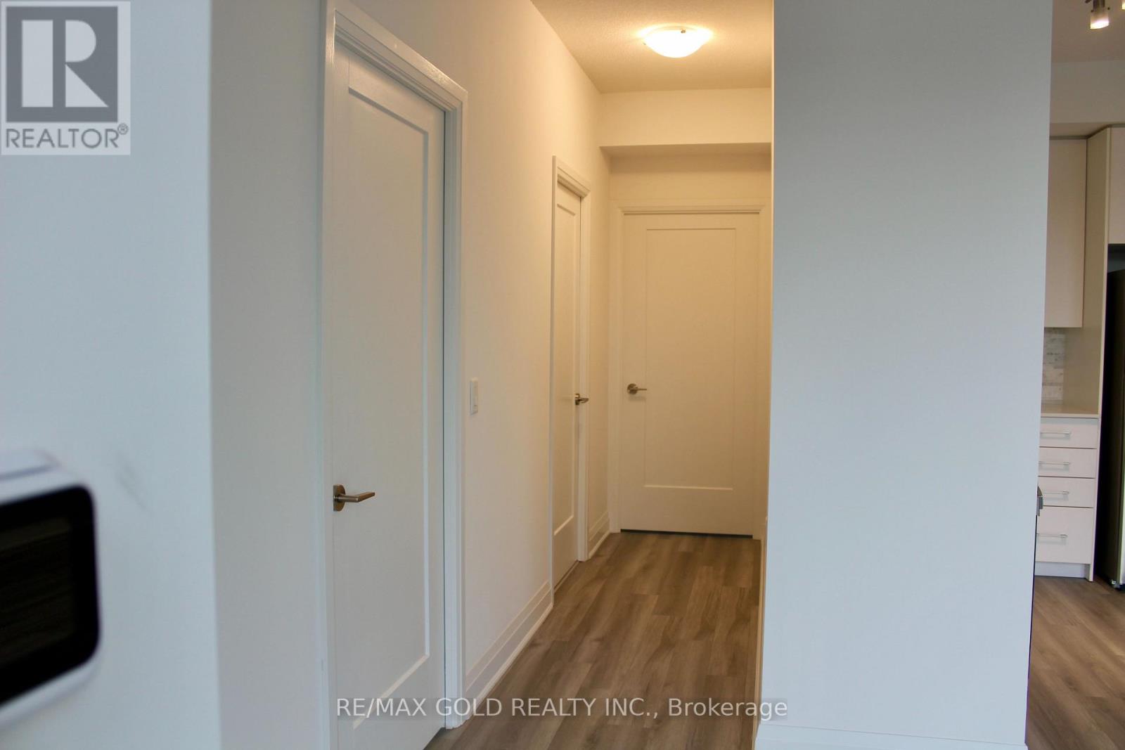 #218 3220 SHEPPARD AVENUE E - 9