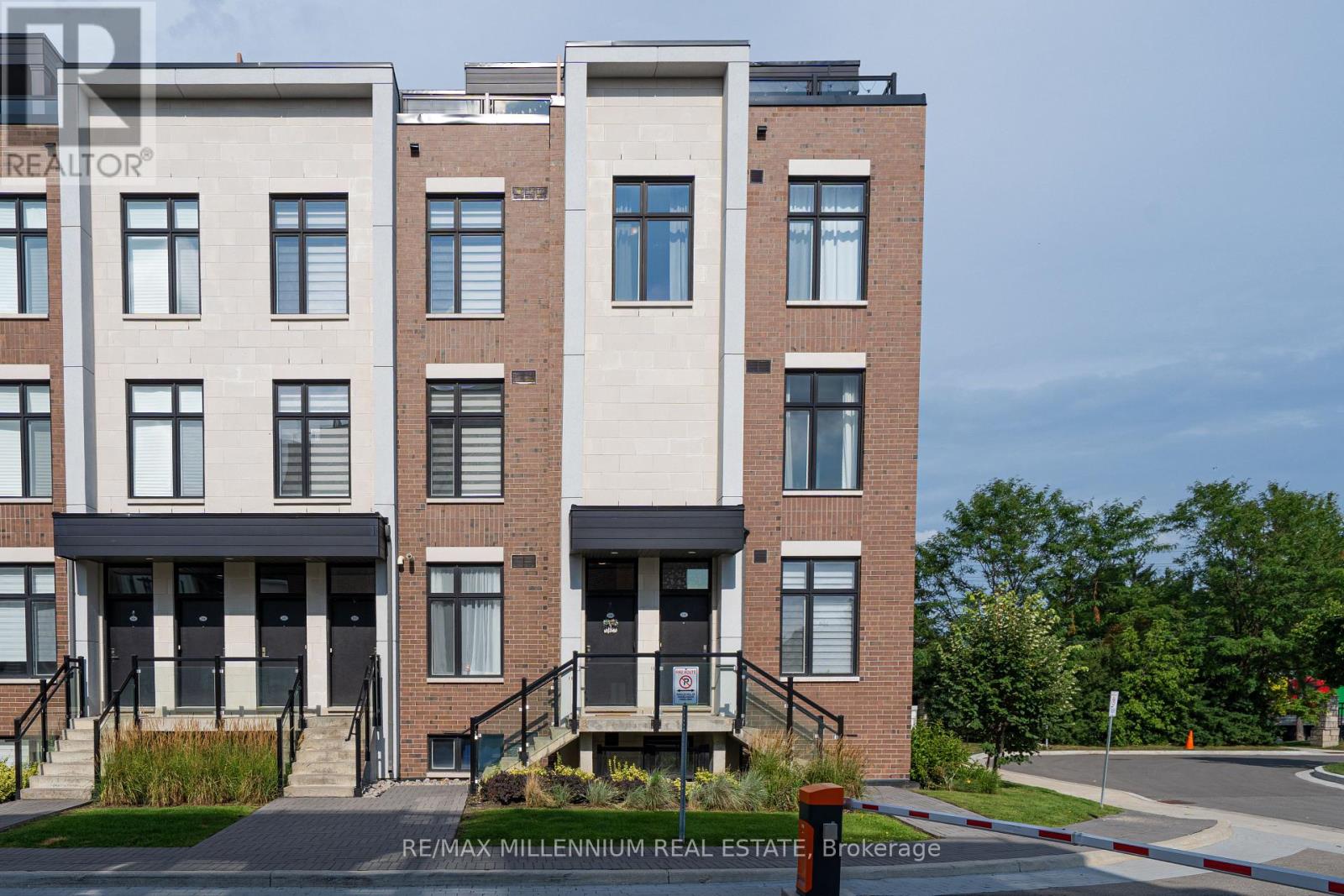 #U208 9560 ISLINGTON AVENUE - 1