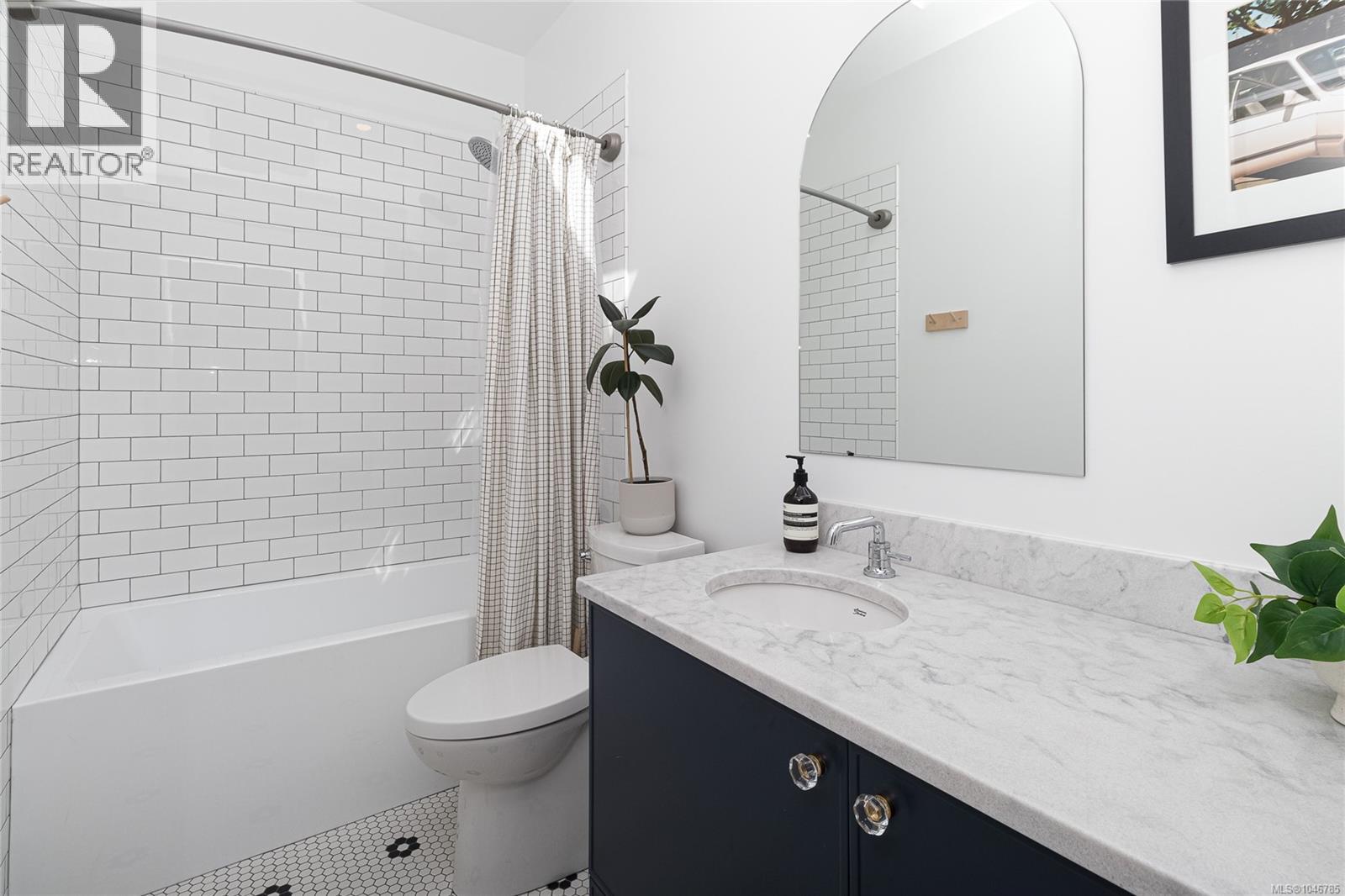 #21 230 Wilson St - 23