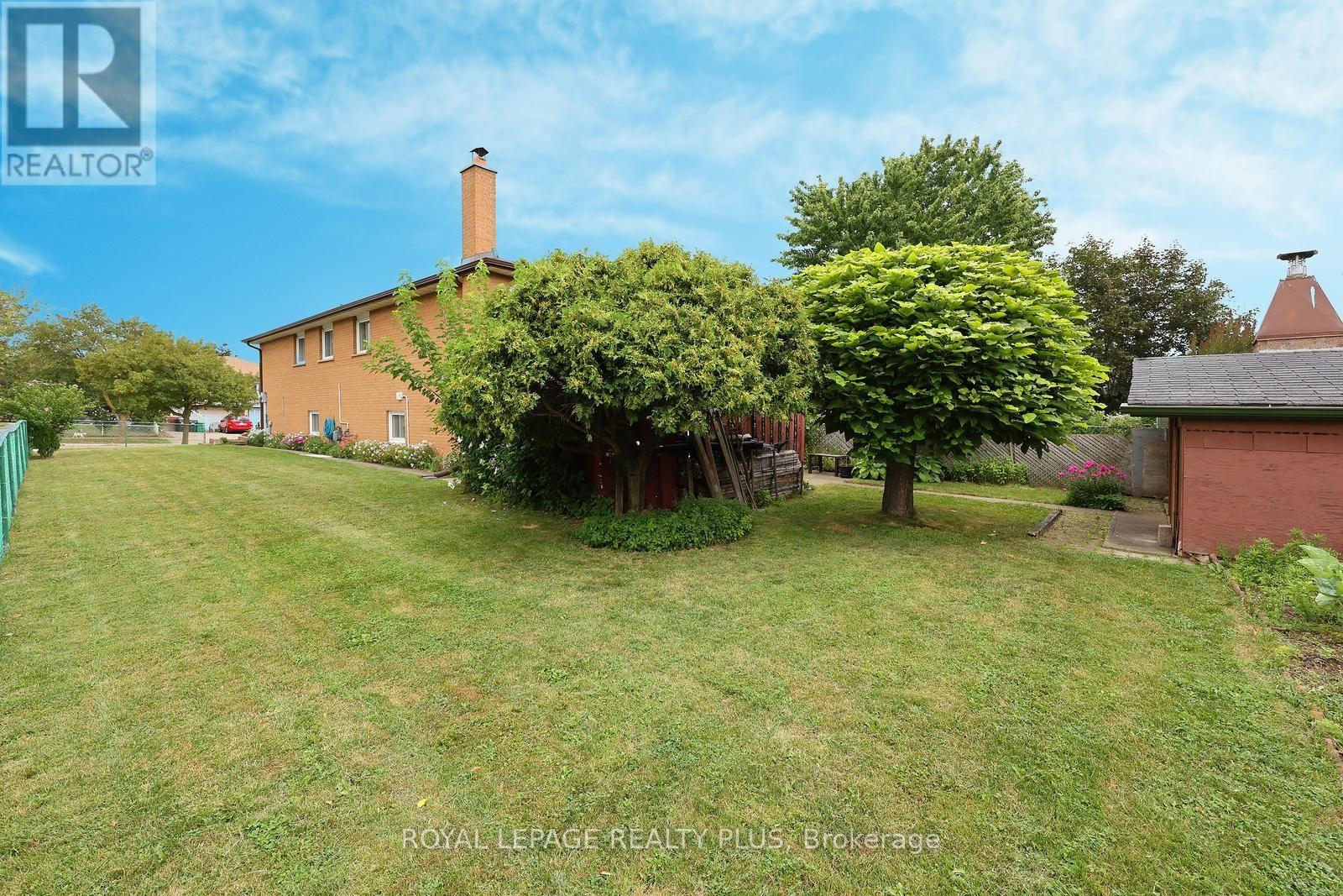 4180 DURSLEY CRESCENT - 44