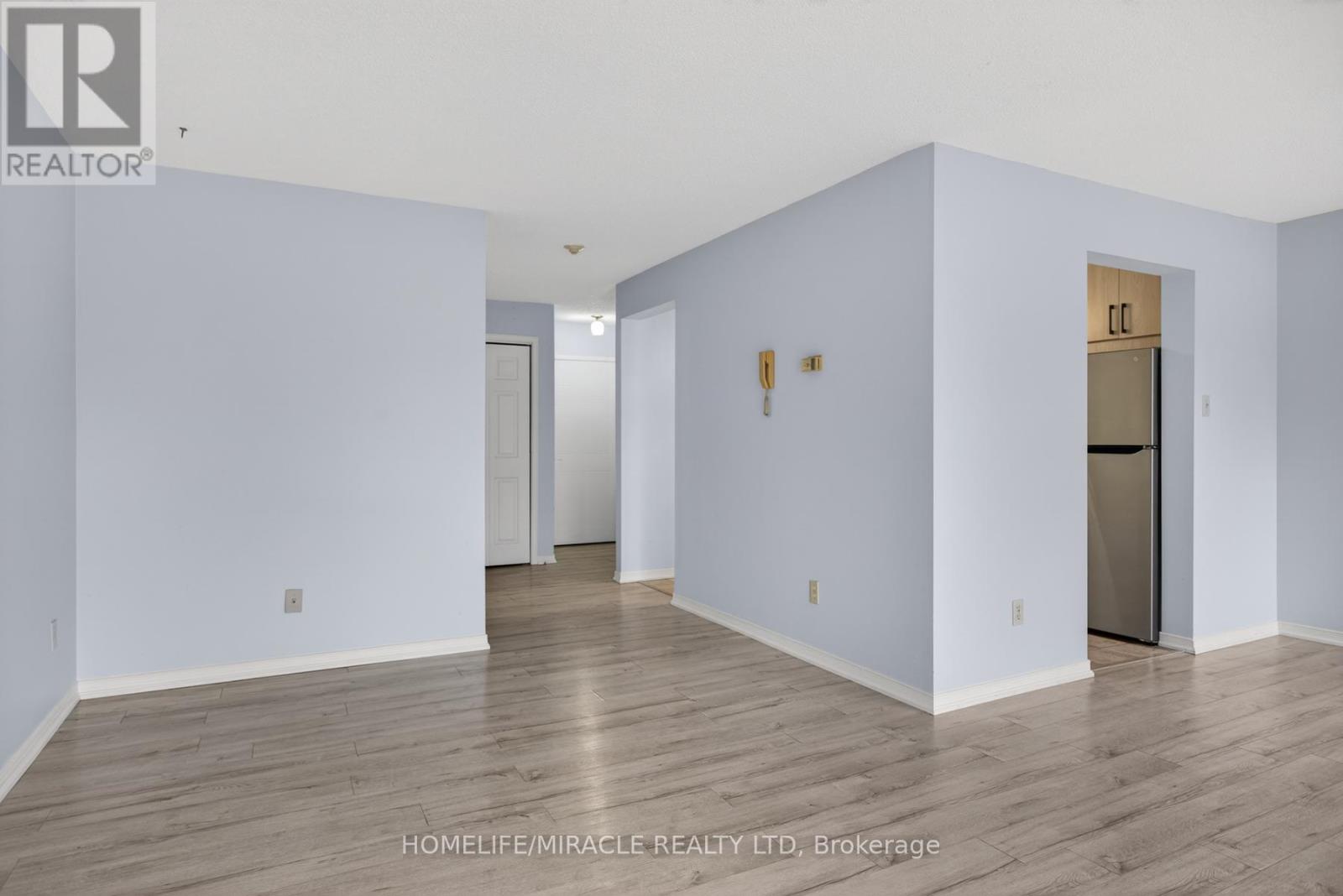 #32 36 CHAMPLAIN CRESCENT - Image 11