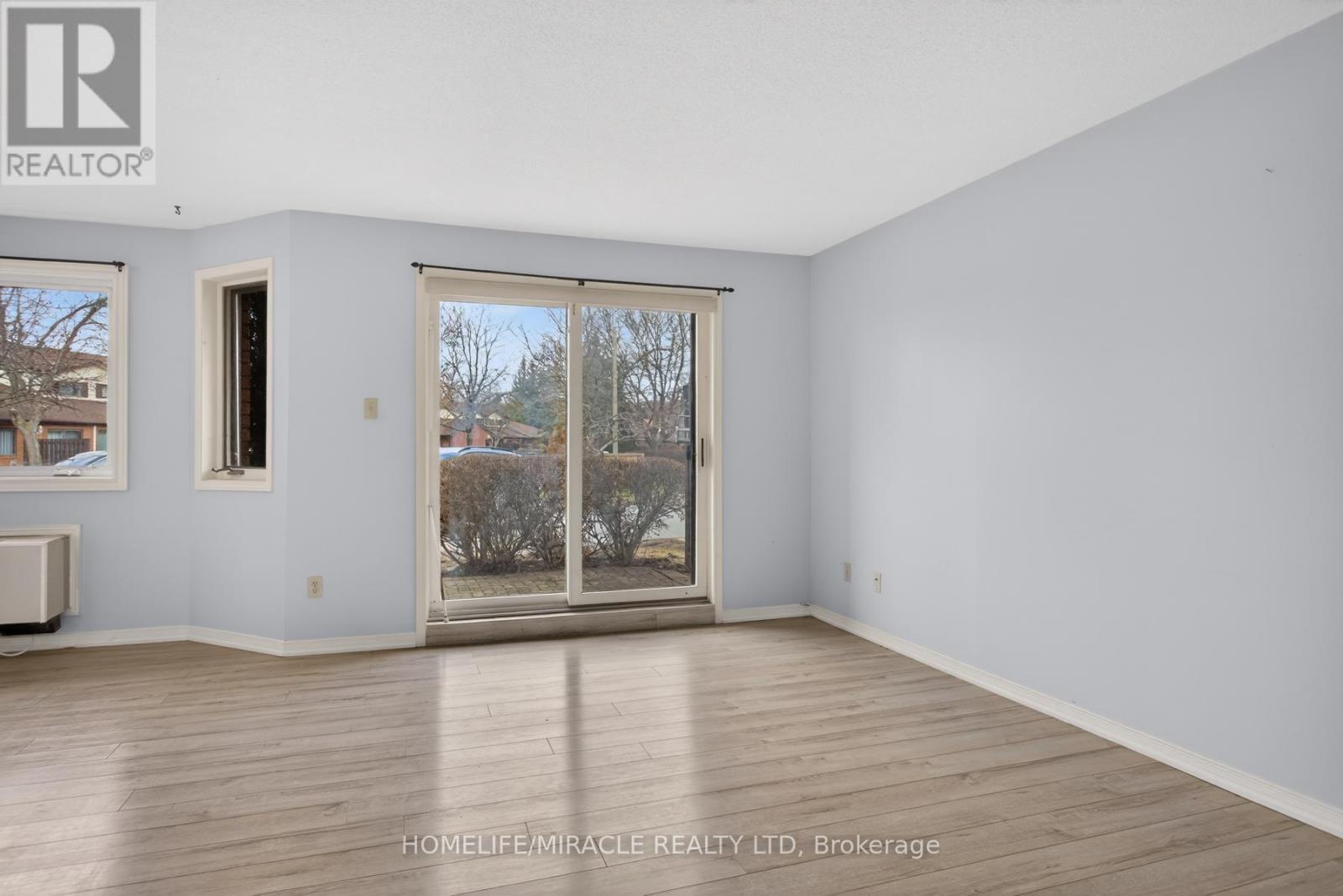 #32 36 CHAMPLAIN CRESCENT - 13