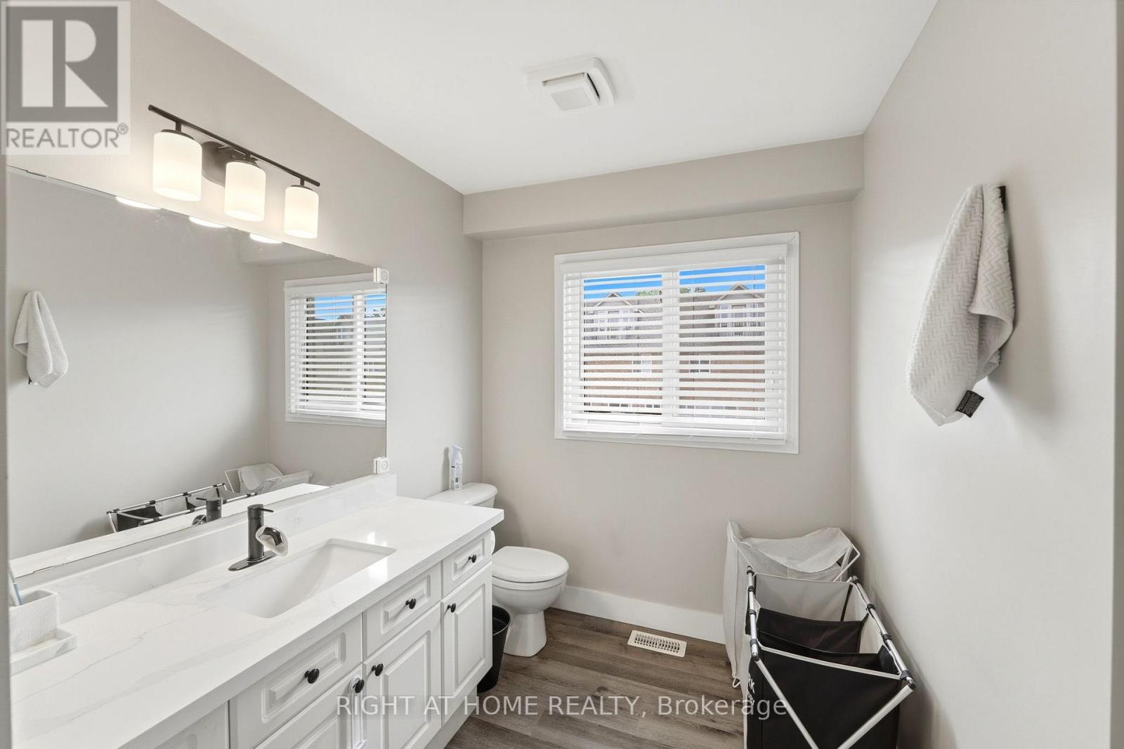 65 WELLINGTON SOUTH - Image 19