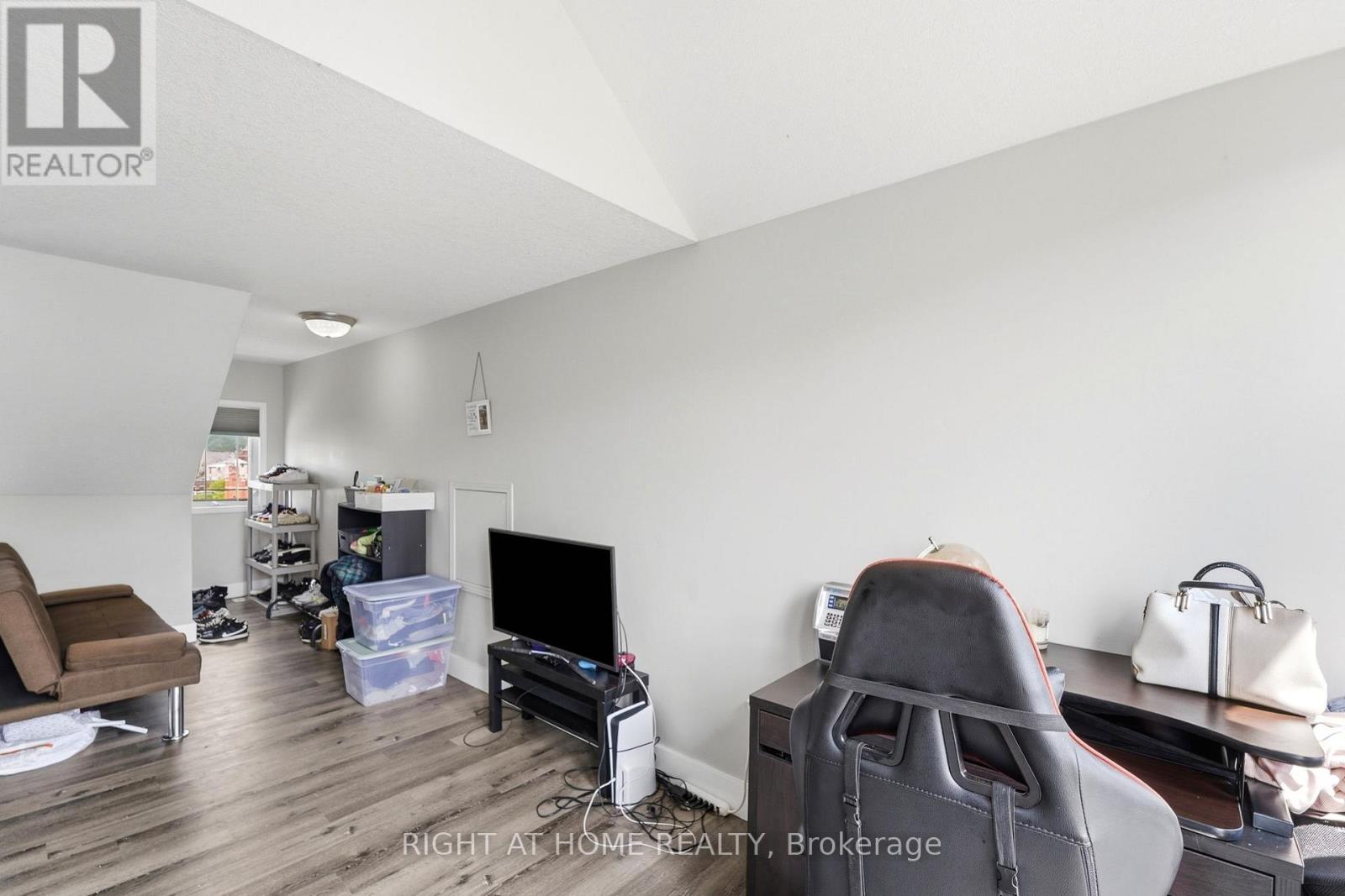 65 WELLINGTON SOUTH - Image 26